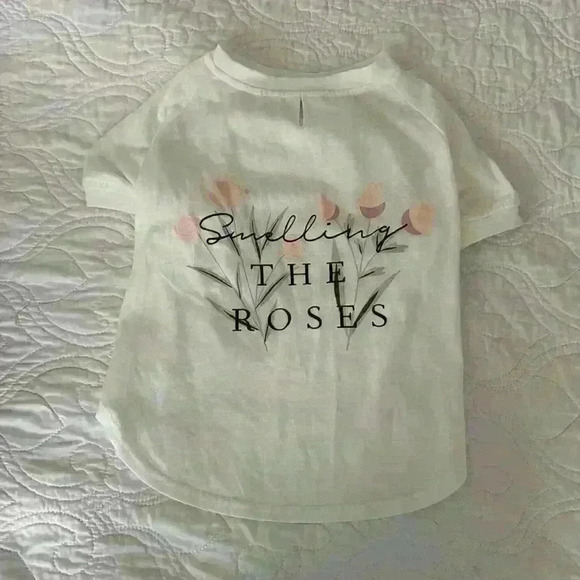 Dog “smelling the roses” T-shirt - Picture 1 of 4